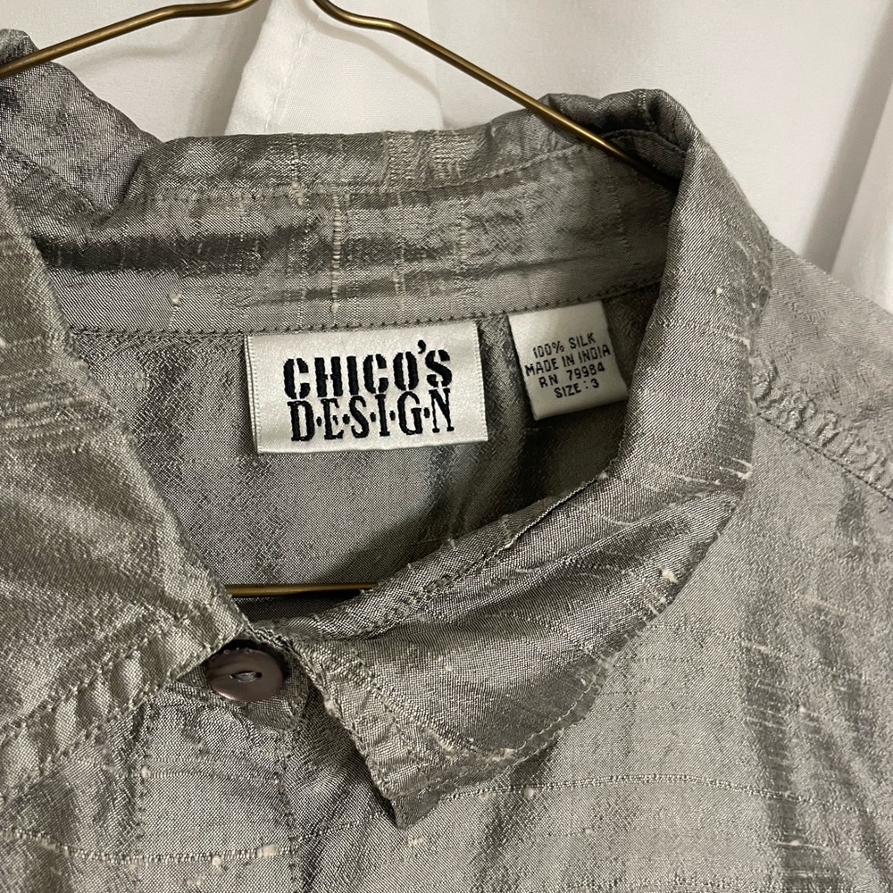 Sold! Chico's Textured Gray 100% Silk Blouse Button Down Sz 3 XL Vintage - Picture 3 of 6